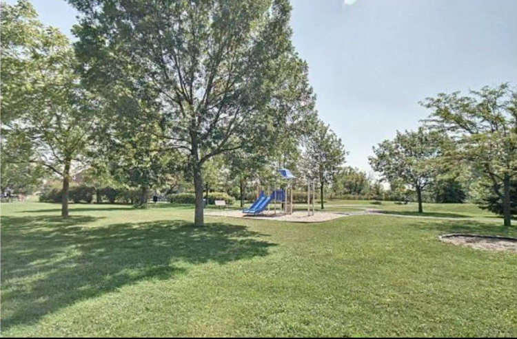 Buy residential apartment 844.97sqf. in Brossard, Quebec, Canada image 12