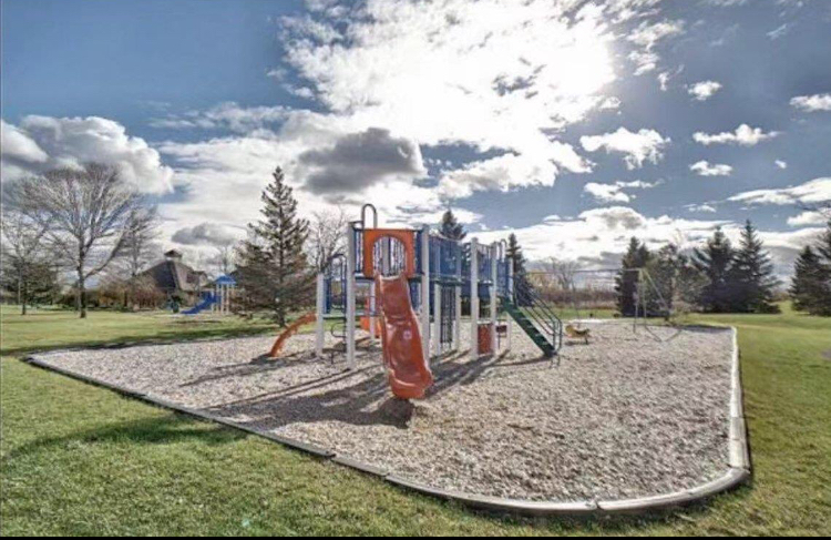 Buy residential apartment 844.97sqf. in Brossard, Quebec, Canada image 13