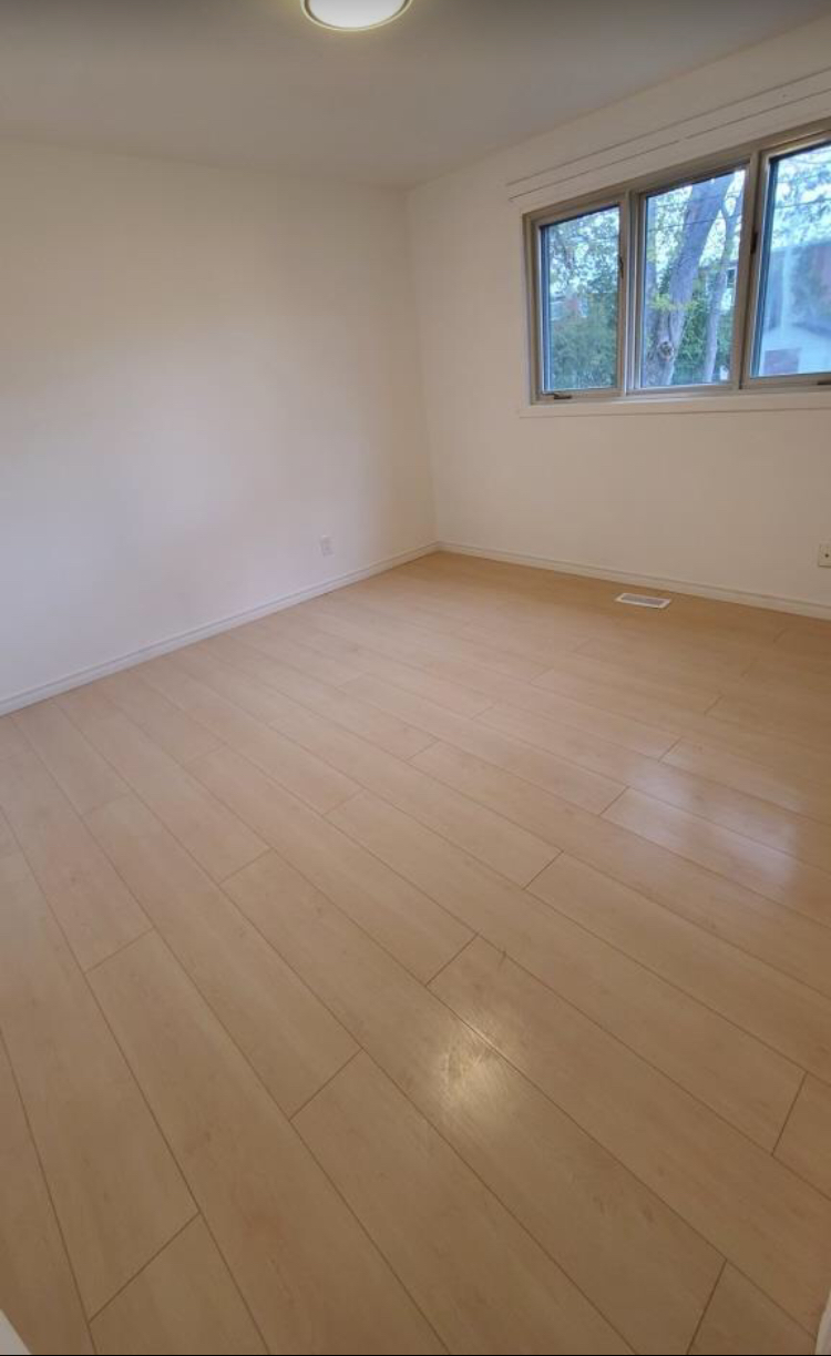 Rent residential bungalow 6869.52sqf. in Brossard, Quebec, Canada image 7