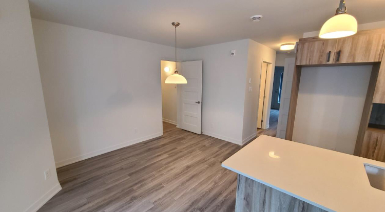 Rent residential apartment 83.50sqf. in Brossard, Quebec, Canada image 4