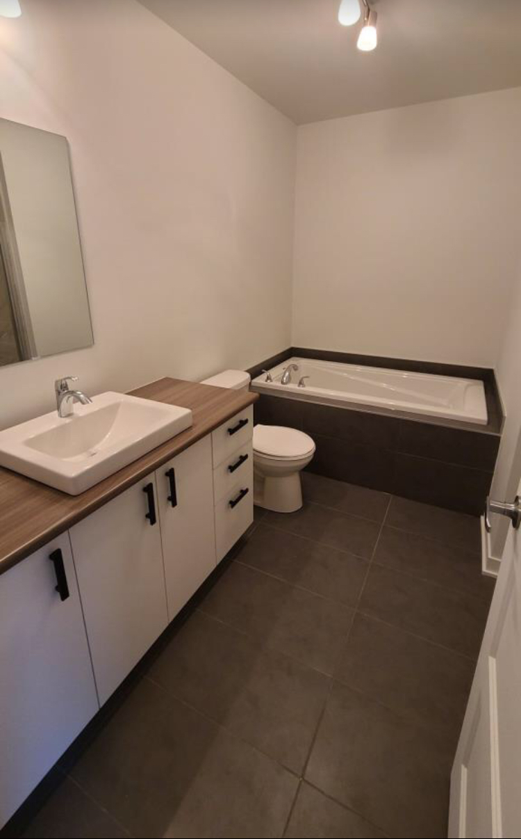 Rent residential apartment 83.50sqf. in Brossard, Quebec, Canada image 10