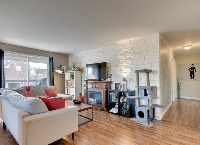 Buy residential apartment 1006.43sqf. in La Prairie, Quebec, Canada image 2
