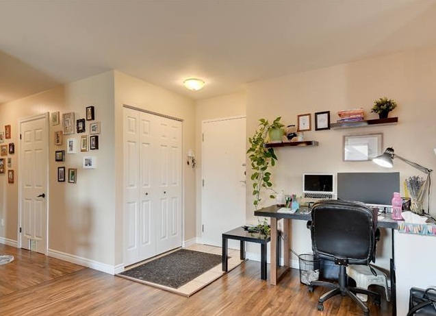 Buy residential apartment 1006.43sqf. in La Prairie, Quebec, Canada image 6
