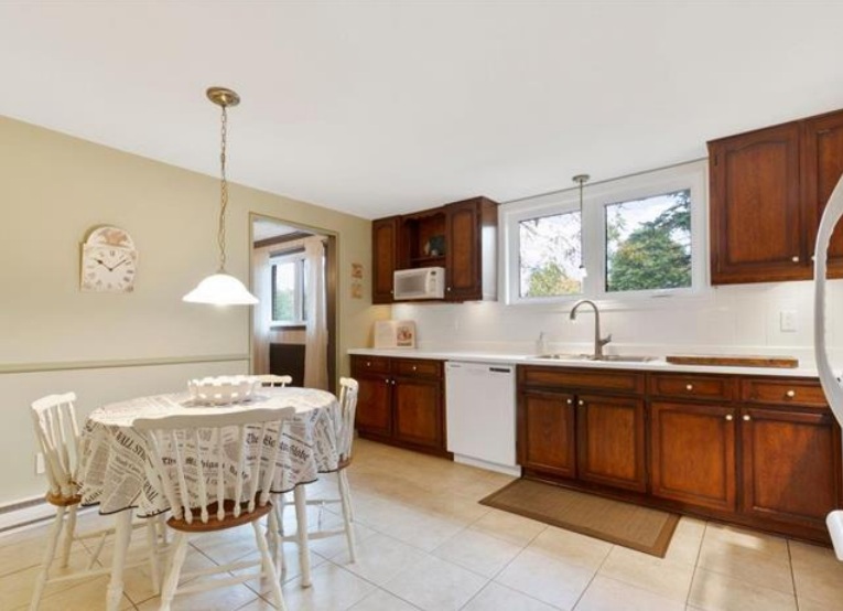 Rent residential two or more storey 2838.00sqf. in Montréal, Quebec, Canada image 10