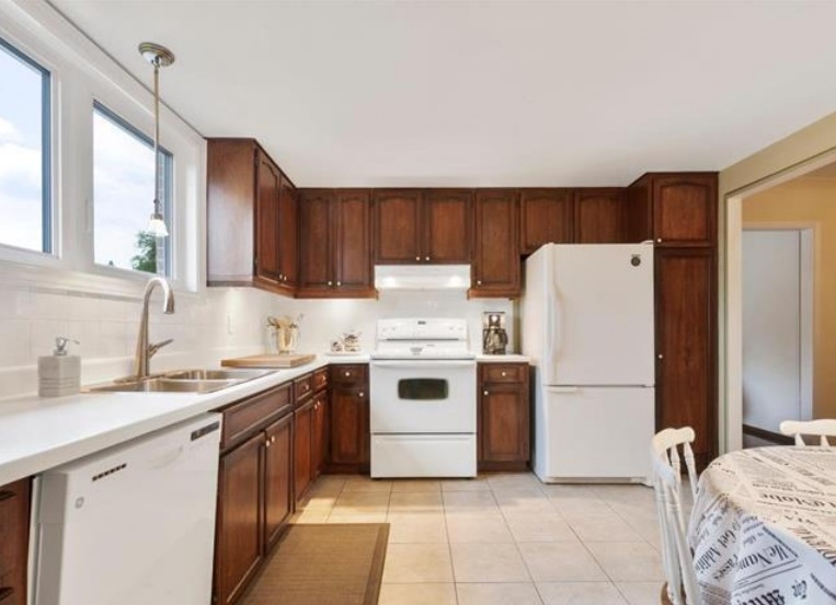 Rent residential two or more storey 2838.00sqf. in Montréal, Quebec, Canada image 11